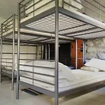 Family Adams House Hostel *