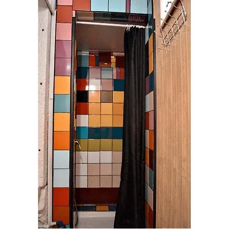 Family Adams House Hostel *