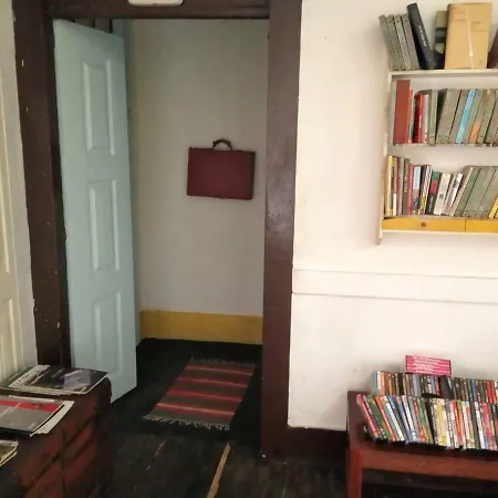 Family Adams House Хостел Брага