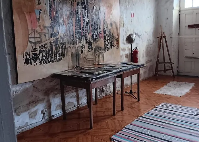 Family Adams House Hostel *